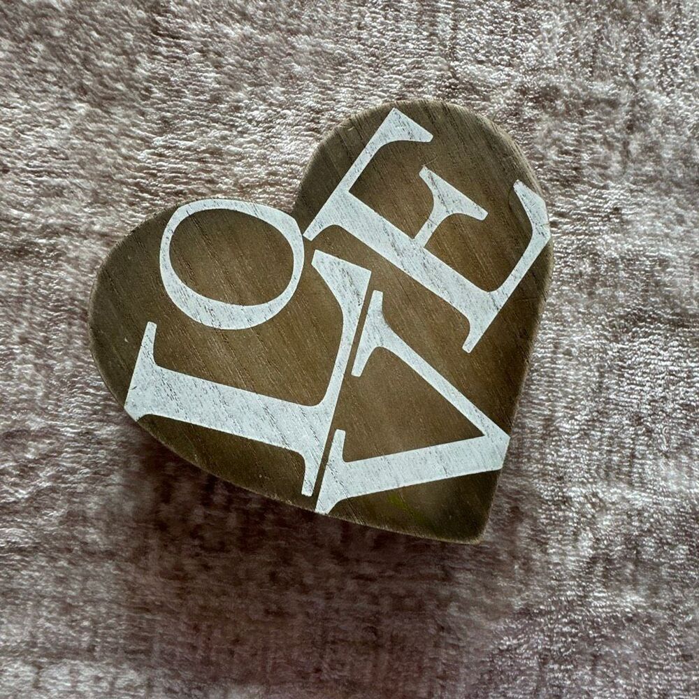 Love wooden heart Valentine’s Day decor thick heart
